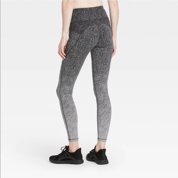 All in motion Contour High-Waisted 7/8 Leggings - Picture 5 of 11